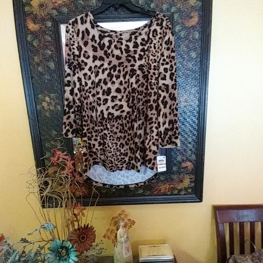 Cheetah Zoo top NWT😍
